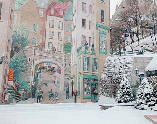 Façade superbe arborant une peinture sur toute sa largeur et hauteur, proche du château Frontenac à Québec